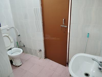 Bathroom Image of 1700 Sq.ft 2 BHK Apartment / Flat for rent in Uattardhona Lucknow for Rs. 12000