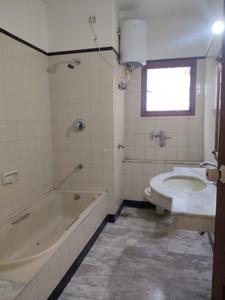 Common Bathroom Image of 3000 Sq.ft 3 BHK Apartment / Flat for rent in Indira Nagar Bengaluru for Rs. 90000