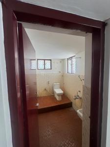 Bathroom Image of 1000 Sq.ft 2 BHK Builder Floor for rent in Mettupalayam Coimbatore for Rs. 12000