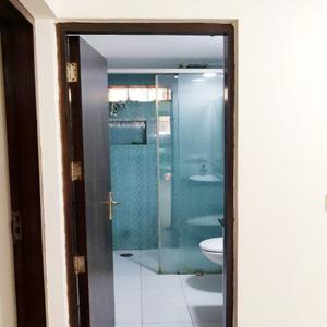 Bathroom Image of 1800 Sq.ft 4 BHK Apartment / Flat for rent in Sarita Vihar New Delhi for Rs. 75000