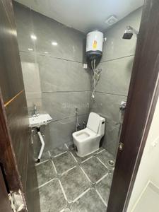 Bathroom Image of 485 Sq.ft 1 BHK Builder Floor for rent in Old Double Storey, Lajpat Nagar New Delhi for Rs. 25000