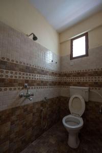 Bathroom Image of 1300 Sq.ft 3 BHK Apartment / Flat for sale in Maharani Peta Visakhapatnam for Rs. 8500000