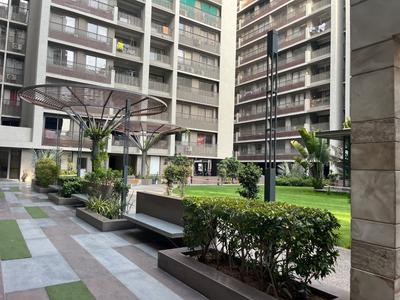 Image of 3200 Sq.ft 4 BHK Apartment / Flat for rent in Apurva Aasthaa Onyx, Memnagar, Ahmedabad for Rs. 60000