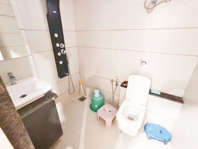 Bathroom Image of 2400 Sq.ft 3 BHK Apartment / Flat for rent in Raysan Gandhinagar for Rs. 40000