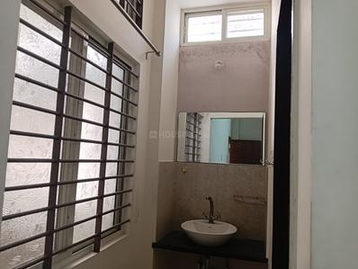Bathroom Image of 900 Sq.ft 2 BHK Apartment / Flat for rent in Scheme No 140 Indore for Rs. 17500