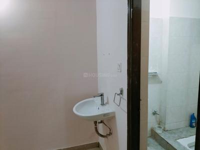 Bathroom Image of 1750 Sq.ft 3.5 BHK Apartment / Flat for rent in Danapur Patna for Rs. 25000