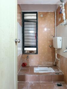 Common Bathroom Image of 950 Sq.ft 2 BHK Apartment / Flat for rent in Raunak Unnathi Woods, Kasarvadavali Thane for Rs. 25000