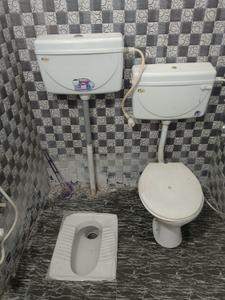 Bathroom Image of 1800 Sq.ft 2 BHK Independent House for rent in Alambagh Lucknow for Rs. 10000