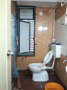 Common Bathroom Image of 812 Sq.ft 1.5 BHK Apartment / Flat for rent in Thane West Thane for Rs. 22000