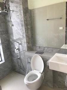 Image of 800 Sq.ft 2.5 BHK Apartment / Flat for sale in The Atmosphere Phase 1, Mulund West, Mumbai for Rs. 25000000