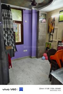 Bedroom Image of 891 Sq.ft 3 BHK Builder Floor for sale in Krishna Nagar New Delhi for Rs. 8000000
