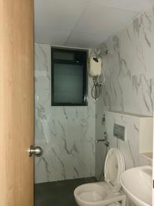 Common Bathroom Image of 600 Sq.ft 2 BHK Apartment / Flat for rent in Lodha Foresta A B H And I, Dombivli East Thane for Rs. 12000