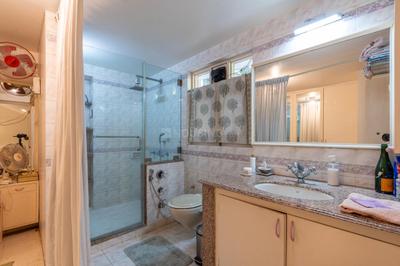 Kitchen Image of 5500 Sq.ft 4.5 BHK Villa for sale in Alkapuri Vadodara for Rs. 60000000