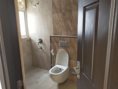 Bathroom Image of 2160 Sq.ft 3.5 BHK Apartment / Flat for sale in Sector 32 Noida for Rs. 35800000