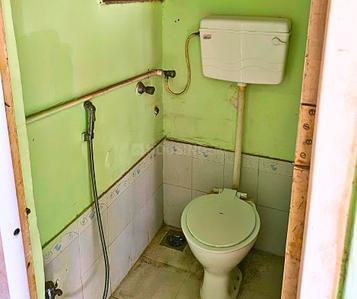 Bathroom Image of 530 Sq.ft 1 BHK Apartment / Flat for rent in Panchratna Apartment, Kandivali West Mumbai for Rs. 22000