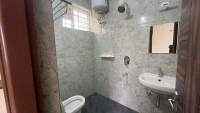 Bathroom Image of 700 Sq.ft 1 BHK Builder Floor for rent in Indira Nagar Bengaluru for Rs. 35500