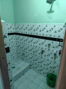 Bathroom Image of 660 Sq.ft 2 BHK Independent House for rent in Alwarpet Chennai for Rs. 30000