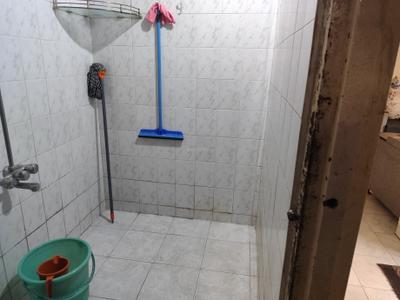 Bathroom Image of 680 Sq.ft 1 BHK Apartment / Flat for rent in Kondhwa Pune for Rs. 25000