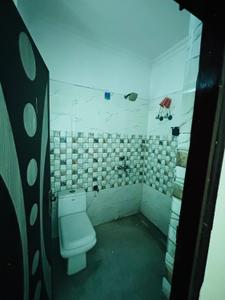 Bathroom Image of 800 Sq.ft 2 BHK Apartment / Flat for sale in Lal Kuan Ghaziabad for Rs. 5500000