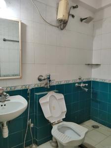 Common Bathroom Image of 1050 Sq.ft 2 BHK Apartment / Flat for sale in Hiranandani The Walk, Hiranandani Estate Thane for Rs. 15000000