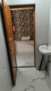 Bathroom Image of 800 Sq.ft 2 BHK Apartment / Flat for sale in Jodhpur Park Kolkata for Rs. 7500000