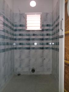 Common Bathroom Two Image of 833 Sq.ft 2 BHK Apartment / Flat for sale in Lake Town Kolkata for Rs. 5000000