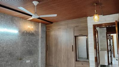 Bedroom Image of 2700 Sq.ft 3 BHK Builder Floor for rent in Sukhdev Vihar New Delhi for Rs. 105000