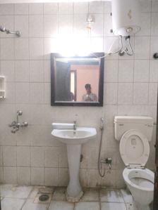 Common Bathroom Image of 1250 Sq.ft 2 BHK Apartment / Flat for sale in Sobha Oman Topaz, Bellandur Bengaluru for Rs. 11500000
