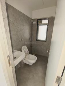 Bathroom Image of 650 Sq.ft 1 BHK Apartment / Flat for rent in Santacruz East Mumbai for Rs. 55000