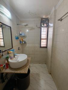 Bathroom Image of 1650 Sq.ft 3 BHK Apartment / Flat for sale in Saraswati Narmada Apartments, Vasant Kunj New Delhi for Rs. 41000000