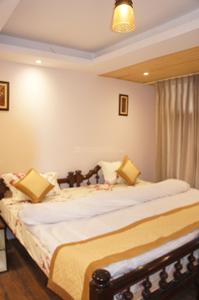 Bedroom Image of 1350 Sq.ft 2 BHK Apartment / Flat for rent in The Mall Shimla for Rs. 75000