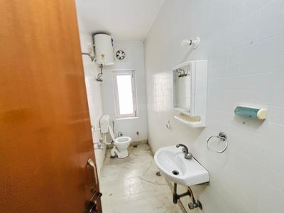 Bathroom Image of 1800 Sq.ft 3 BHK Builder Floor for rent in Naraina New Delhi for Rs. 50000