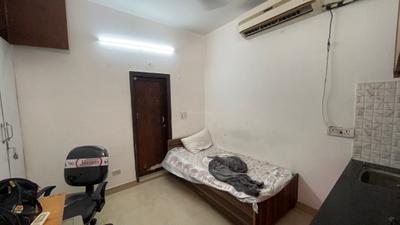 Bedroom Image of 200 Sq.ft 1 RK Apartment / Flat for rent in Yusuf Sarai New Delhi for Rs. 12500