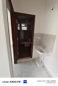 Bathroom Image of 900 Sq.ft 1 BHK Apartment / Flat for rent in Dooravani Nagar Bengaluru for Rs. 25000