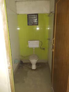 Bathroom Image of 985 Sq.ft 2 BHK Apartment / Flat for rent in Kanchrapara North 24 Parganas District for Rs. 10000