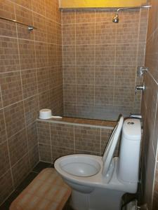 Bathroom Image of 4400 Sq.ft 4 BHK Apartment / Flat for sale in Jeevan Jyot, Juhu Mumbai for Rs. 167500000