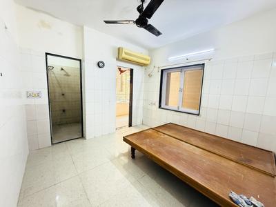 Bedroom Image of 1250 Sq.ft 2 BHK Apartment / Flat for rent in Satellite Ahmedabad for Rs. 20000