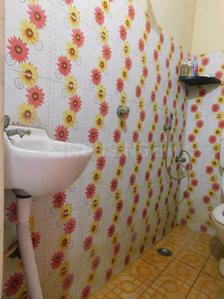 Bathroom Image of 660 Sq.ft 2 BHK Apartment / Flat for sale in sai flats, Kolathur Chennai for Rs. 4000000