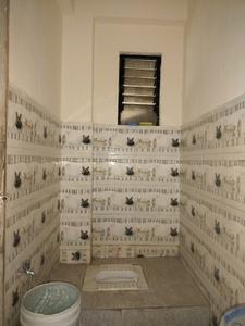 Common Bathroom Image of 600 Sq.ft 1 BHK Independent House for rent in Warje Pune for Rs. 11000