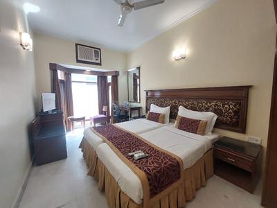 Bedroom Image of Urbanroomz Girls PG Nearby Dlf Cyberhub in DLF Phase 2, Gurgaon