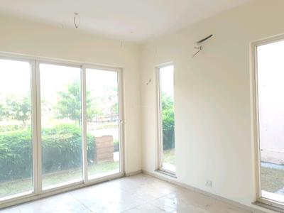 Living Room Image of 2906 Sq.ft 3 BHK Apartment / Flat for sale in BPTP Amstoria , Sector 102 Gurgaon for Rs. 27500000