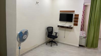 Living Room Image of 450 Sq.ft 1 BHK Builder Floor for rent in Sector 56 Gurgaon for Rs. 26000