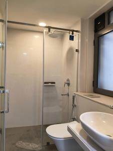 Common Bathroom Image of 935 Sq.ft 3 BHK Apartment / Flat for rent in Shantiniketan, Matunga East Mumbai for Rs. 190000