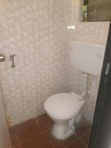 Common Bathroom One Image of 525 Sq.ft 1 BHK Apartment / Flat for sale in Lokhandwala Green Hills CHS, Kandivali East Mumbai for Rs. 12000000