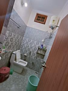 Bathroom Image of 800 Sq.ft 1 BHK Independent House for rent in Kamta Lucknow for Rs. 7000