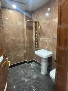 Bathroom Image of 1620 Sq.ft 4 BHK Apartment / Flat for sale in Rajendra Nagar Ghaziabad for Rs. 16500000