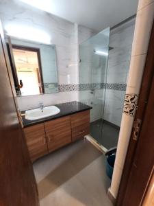 Bathroom Image of 2250 Sq.ft 3 BHK Builder Floor for rent in Hauz Khas New Delhi for Rs. 125000