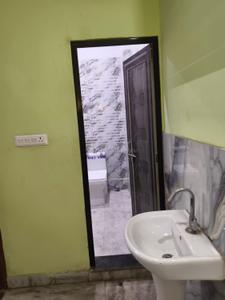 Bathroom Image of 700 Sq.ft 2 BHK Builder Floor for rent in Naubasta Kanpur for Rs. 8500