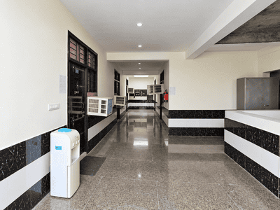 Image of 300 Sq.ft 1 RK Apartment / Flat for rent in Sector 15, Noida for Rs. 15000