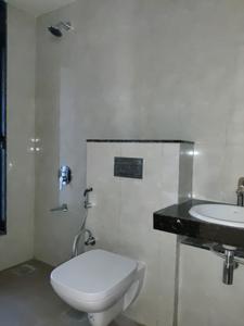 Common Bathroom Image of 655 Sq.ft 2 BHK Apartment / Flat for sale in Sheth Montana Phase 3, Mulund West Mumbai for Rs. 17500000